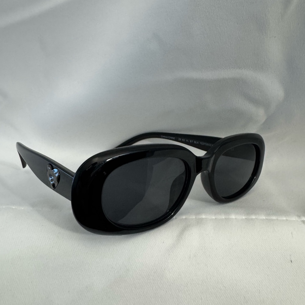 Vera Wang Elegant Black Sunglasses
